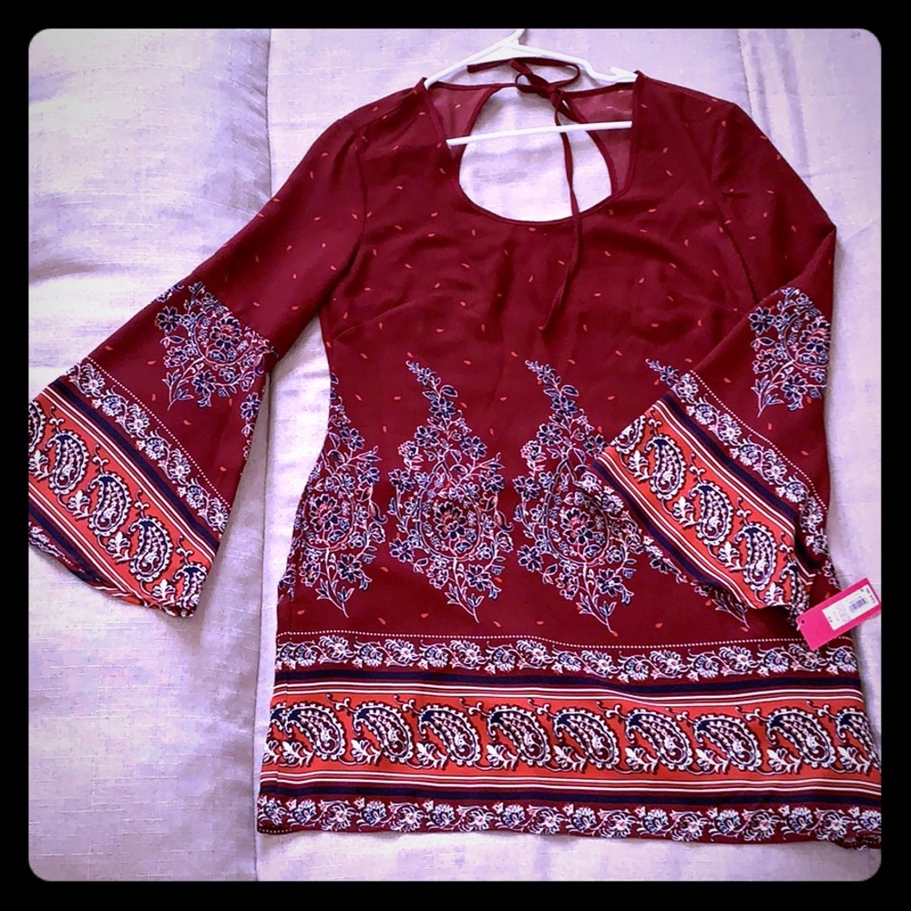 Bell-sleeved shift dress